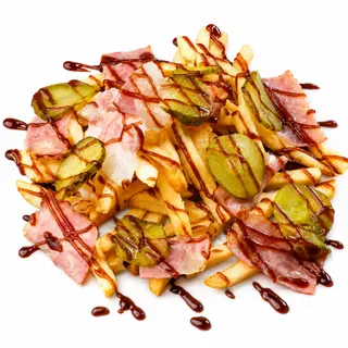 Fries with bacon and cucumbers 
