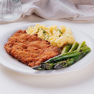 Kotlet schabowy ze szparagami