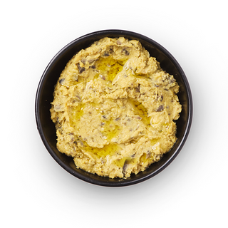 Hummus de pesto y aceitunas negras