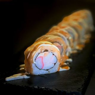 47C.California Roll de Tempura de Langostino Surimi y Cebolla Frita ,8