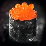 Гункан с хайвер от сьомга (2бр)