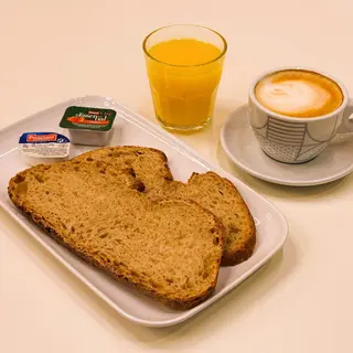 Desayuno Tostadas Masa Madre con Mantequilla y Mermelada