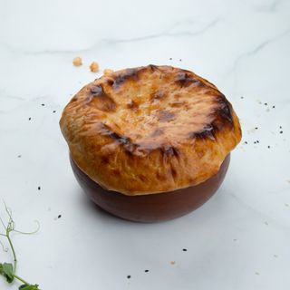 Говядина в горшочке с овощами.