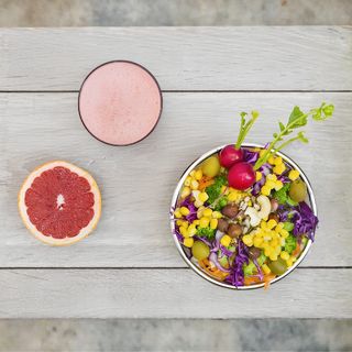 Mix 1 obrok (mala porcija salate i ceđeni mix ili šejk)