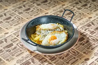 Huevos Rotos Con Gulas
