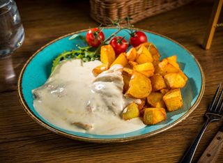 Piept de pui în sos quattro formaggi