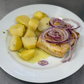 Bacalao A La Brasa Con Patata Cocida