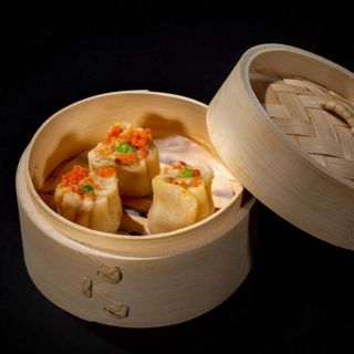 Ravioli shaomai gamberi, carne di maiale e verdure