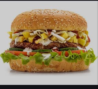 Телешки бургер с кюфте, яйце и кашкавал