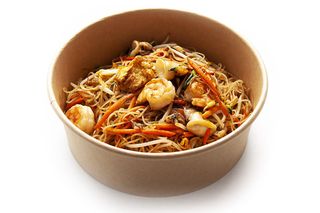 23A. Spaghetti di riso con verdure e gamberi alla piastra