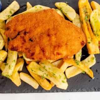 Escalope Con Ensalada Y Patata