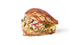 Bułka francuska z pastą jajeczną