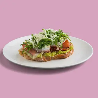 Gvakamole i pršuta tost