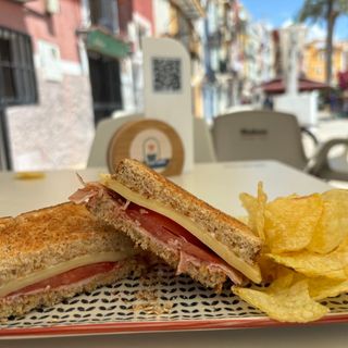 Sandwich Jamon y queso