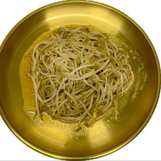 Germogli di soia saltati