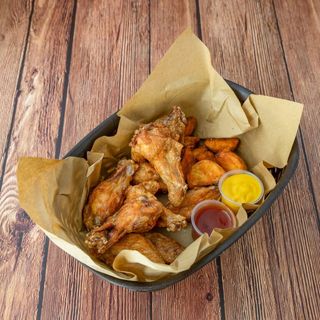 Cesta de Alitas con Patatas