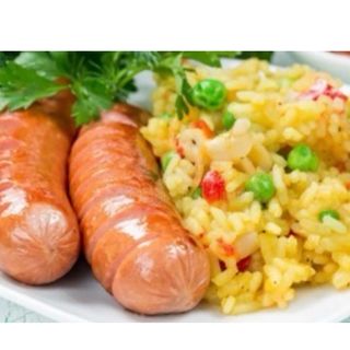 Frankfurter fritas con arroz