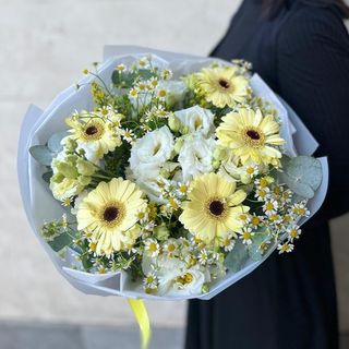 Buchet Crem cu Gerbere, Musetel si Eustome