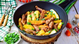 ხელნაკეთი კარტოფილი საქონლის ხორცით