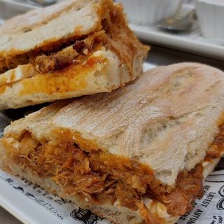 Bocadillo de carne mechada