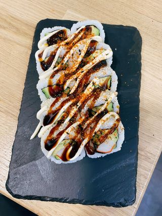 Califòrnia De Aguacate Con Pepino Y Cangrejo Picante (10 Uds.)