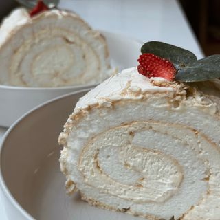 Меренговий рулет