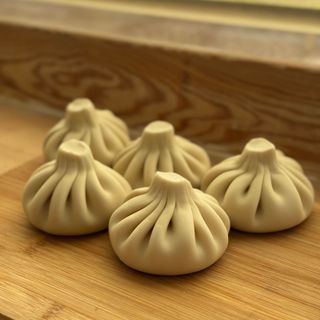 Chinkali z serem i szpinakiem 