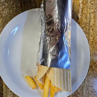 12 Yufka  Frytki sos