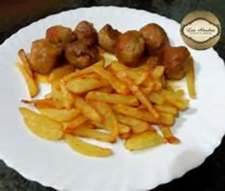 ALBONDIGAS CON PAPAS FRITAS