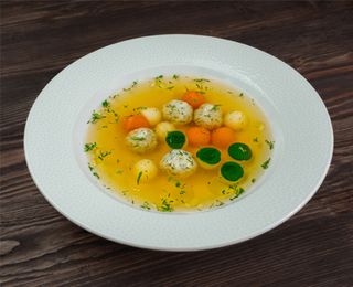 Consommé de pui