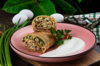 Блины с яйцом и зеленым луком