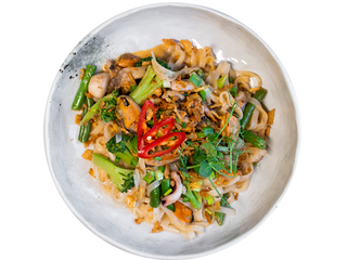 Локшина в соусі Том ям з морепродуктами