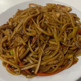 tallarines fritos con ternera