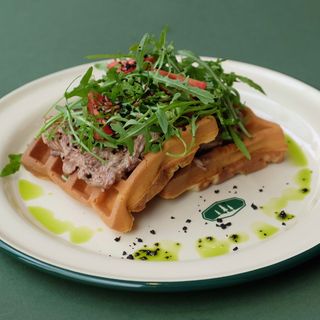 Вафлі з рваною телятиною