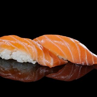 135 Nigiri sake 2 pezzi