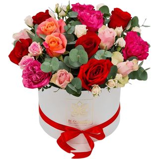 Cutie cu trandafiri si mirose mixt