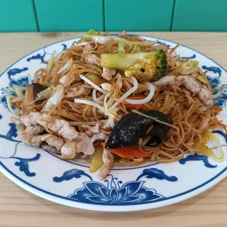 Massa de arroz com porco 