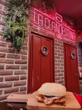 Bocadillo De Panceta Adobada