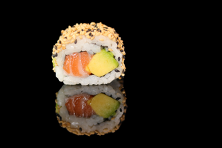 Uramaki De Salmón+ Roll (4 Pzs.)