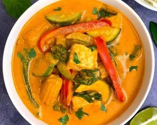NOODLES BOWL WITH RED CURRY