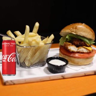 Chicken Classic Burger + Boisson Coca