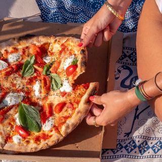 Pizza Clásica Regina Margherita (33 Cm.)