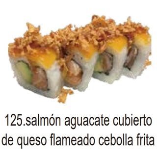 125. Salmón aguacate cubierto de queso flameado cebolla frita(8 Pza.)