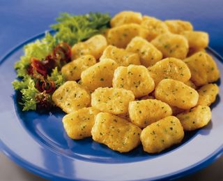 Sepia rebozada + patatas fritas + pan pita + ensalada