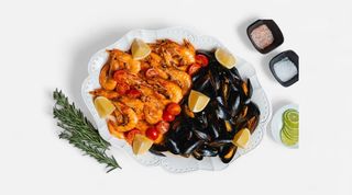 Mussels and shrimps platter