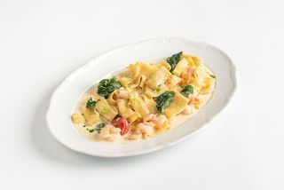 Паста с креветками и соусом песто