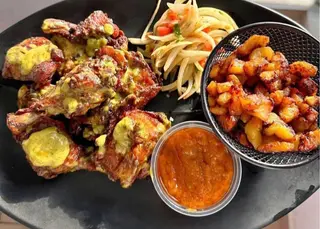 Demi Poulet Sauté + Alloco