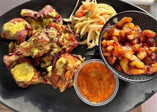 Demi Poulet Sauté + Alloco