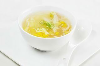 Zuppa con pollo e mais