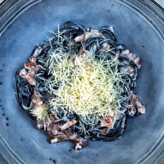 Spaghetti al nero di sepia carbonara